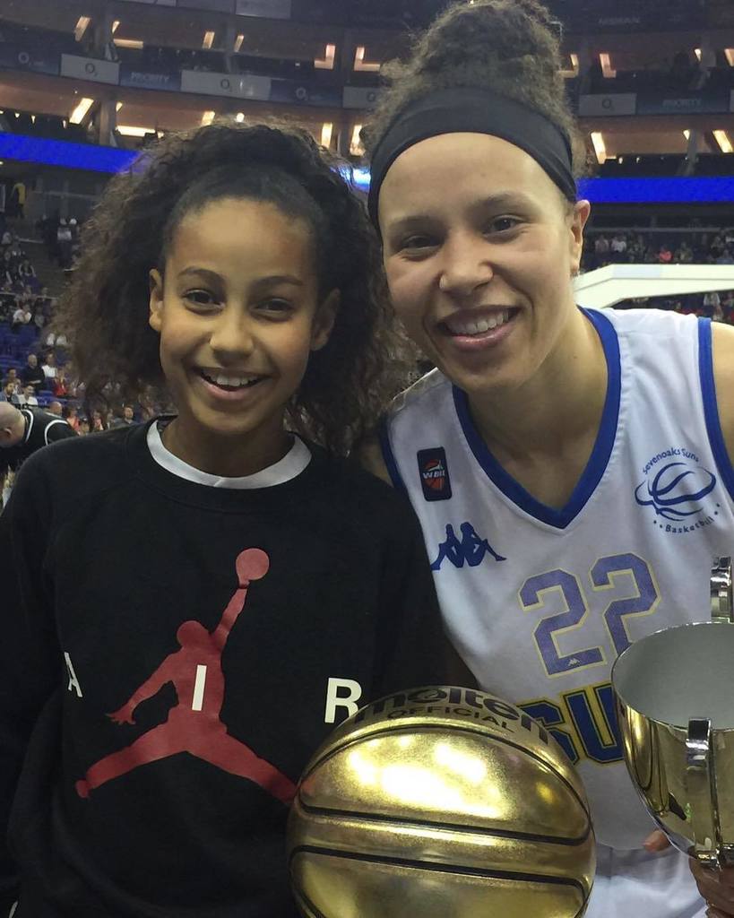 CrawleyCagers's tweet photo. Future @wbblofficial MVP? @7oakssuns @KittyCarr22 stops for the photo with U10 Canaries Savannah. #baller #theWBBL… https://t.co/So6mnpuxki https://t.co/HtiklQDzUa
