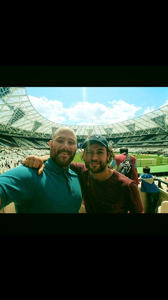 LeeHunt3r's tweet photo. Football in the sun @WestHamUtd . Not the result I was after (he was) but a great catch up with @ChewyTuite83 #football #WHUvLFC https://t.co/cxi28nuk1g