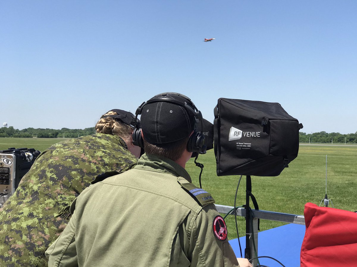 It's <a href="/CF18Demo/">CF-18 Demo Team</a> 🕚🇨🇦

We're waving to you, Capt. <a href="/MatthewKutryk/">Matt 'Glib' Kutryk</a> 👋