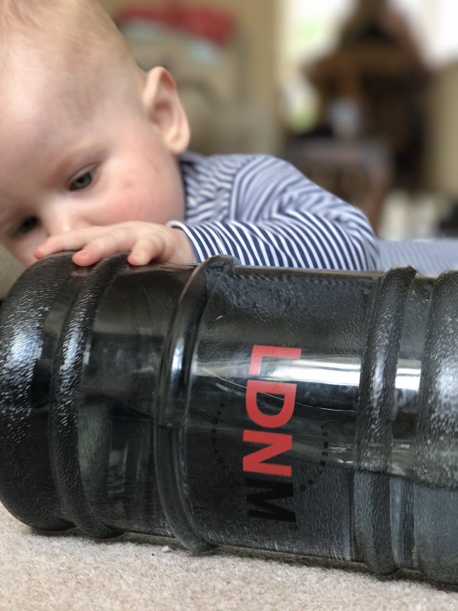 @LDN_Muscle stating to get to grips with the hydro keg at an early age!! #2.2ltrs #babyhydration #teachthemyoung 💦💧🚰