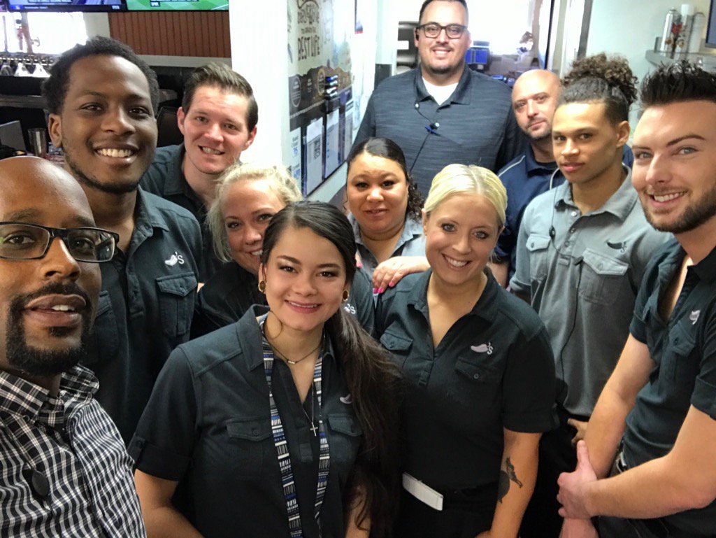rhyman101's tweet photo. We are ready here in T-Town. #chilislove #chilisjobs #MothersDay2017 https://t.co/mLLBjenaiC