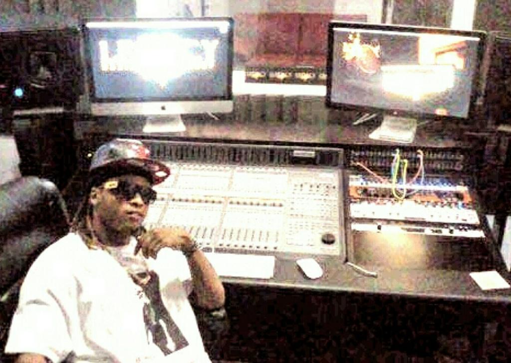 LMoney2012's tweet image. "THE MECHANIC"
SOMEBODY GOTTA FIX THESE BROKE RAPPERS.... SEND ME A MESSAGE ON HOW TO GET YOU A COPY OR A T-SHIRT
#HIDDENLEGEND