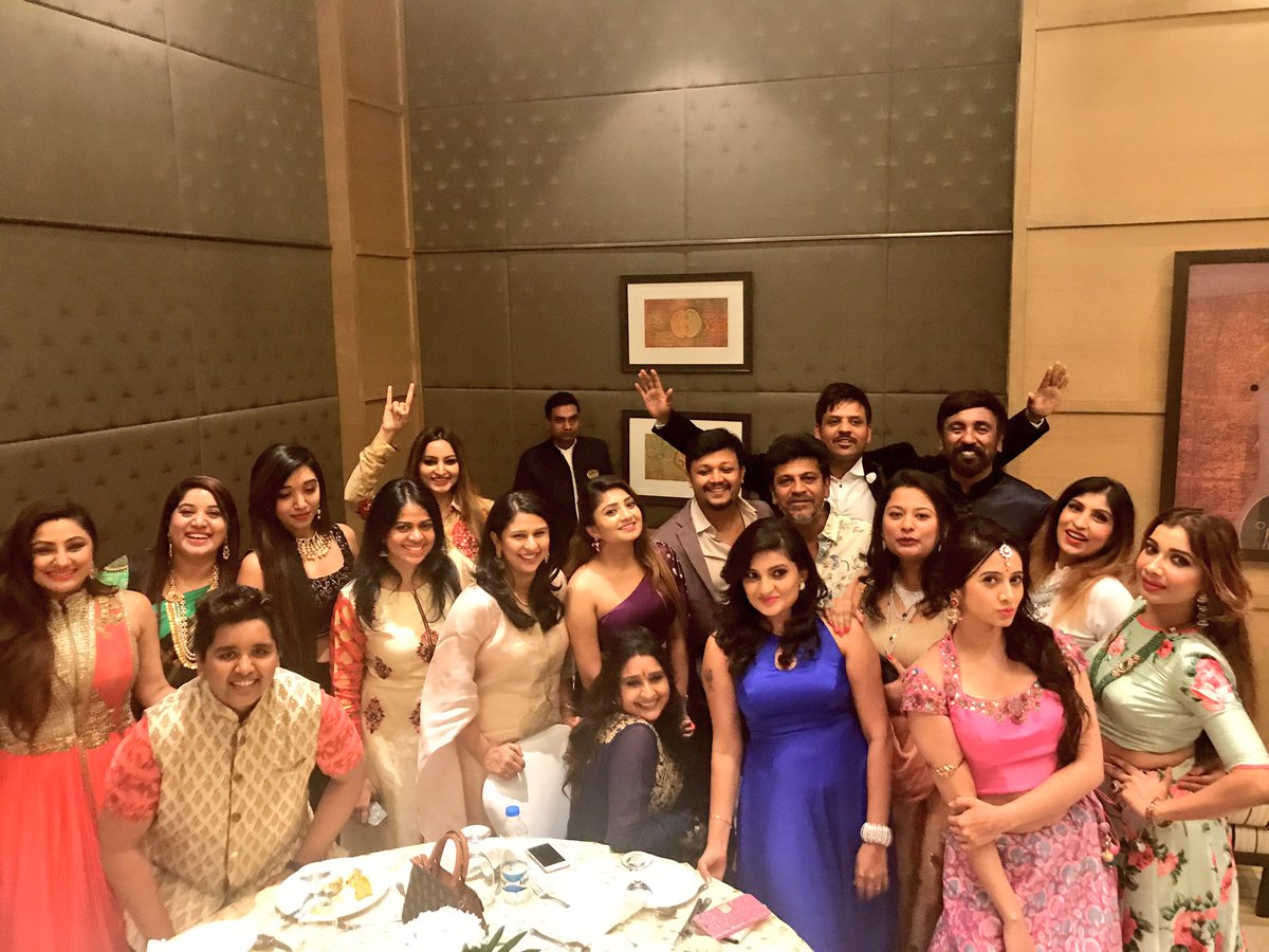 ಅಮೂಲ್ಯ ಅಭಿಮಾನಿಗಳು (@team_amulya) on Twitter photo ಅಮೂಲ್ಯ-ಜಗದೀಶ್ ಮದುವೆ ಪಾರ್ಟಿ ಆಗಮಿಸಿ ನವ ಜೋಡಿಯನ್ನು ಹಾರೈಸಿದ <a href="/actressharshika/">Harshika Poonacha</a> ಹಾಗೂ #ಭುವನ 🙏🙏😍😍😍
#AJ #Weddind #Party ಅಮೂಲ್ಯ-ಜಗದೀಶ್ ಮದುವೆ ಪಾರ್ಟಿ ಆಗಮಿಸಿ ನವ ಜೋಡಿಯನ್ನು ಹಾರೈಸಿದ <a href="/actressharshika/">Harshika Poonacha</a> ಹಾಗೂ #ಭುವನ 🙏🙏😍😍😍
#AJ #Weddind #Party