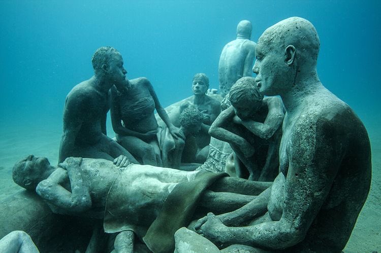 Q_cupid's tweet photo. Museo Atlantico ที่สเปนนี่น่าไปนะแต่วิธีการเข้าชมมีวิธีเดียวคือดำน้ำลึกถึง12-15เมตร...เป็นศิลปะที่น่าสนใจปนหลอนใต้ทะเลเบาๆ https://t.co/30RL1BUXWq