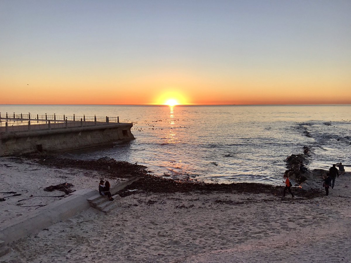 Cape Town you sexy thang 😏 #sunset #lovethiscity #capetown #seapointpromenade