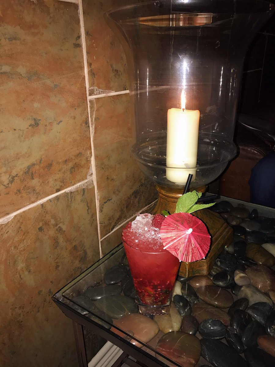 Liquor_Chick's tweet image. Had another lovely evening on Friday @watersidelboro. Great cocktails, food and wine 🍸🍴🍷