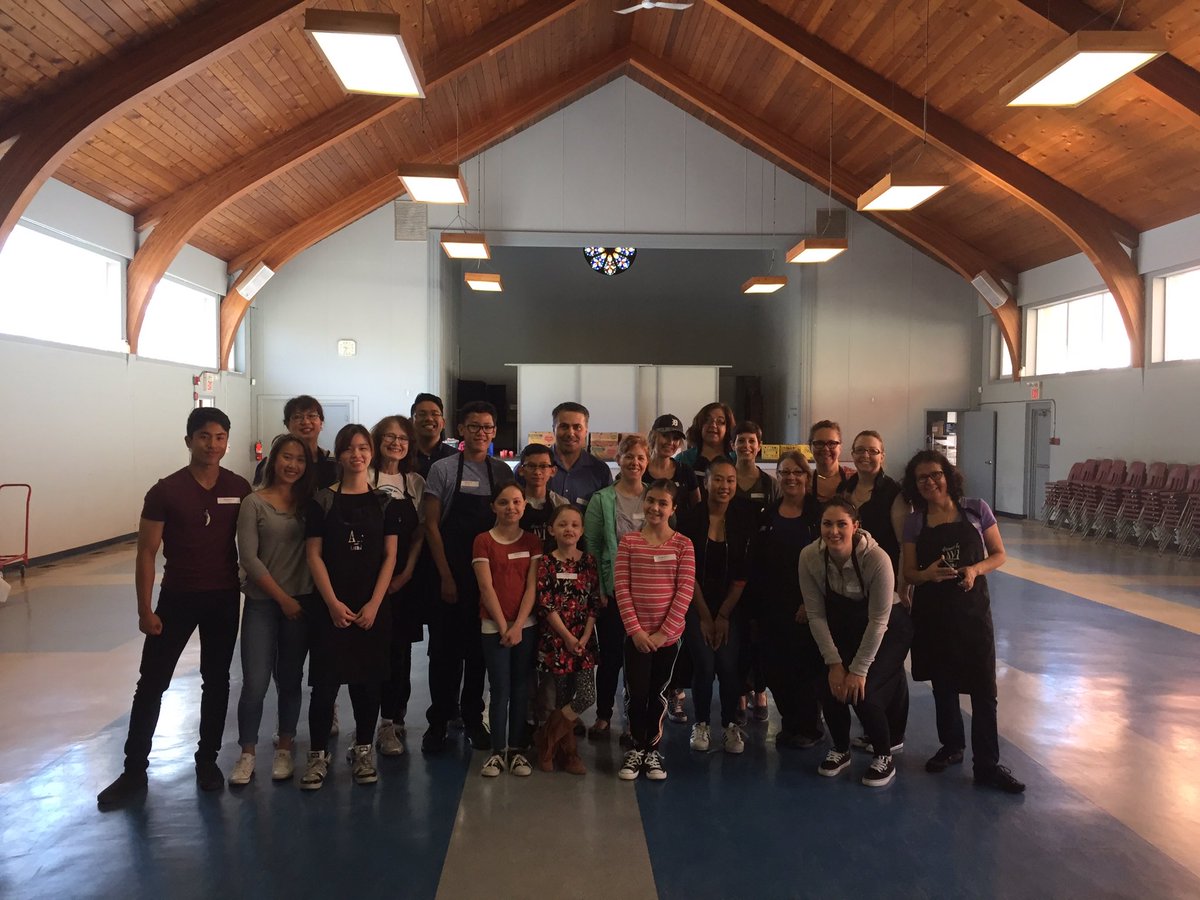 Amazing way to start off the day! @BMcNallyCCSD  <a href="/FeedTheHungry/">Feed The Hungry</a> working together to give to those on Mother's Day! 💕