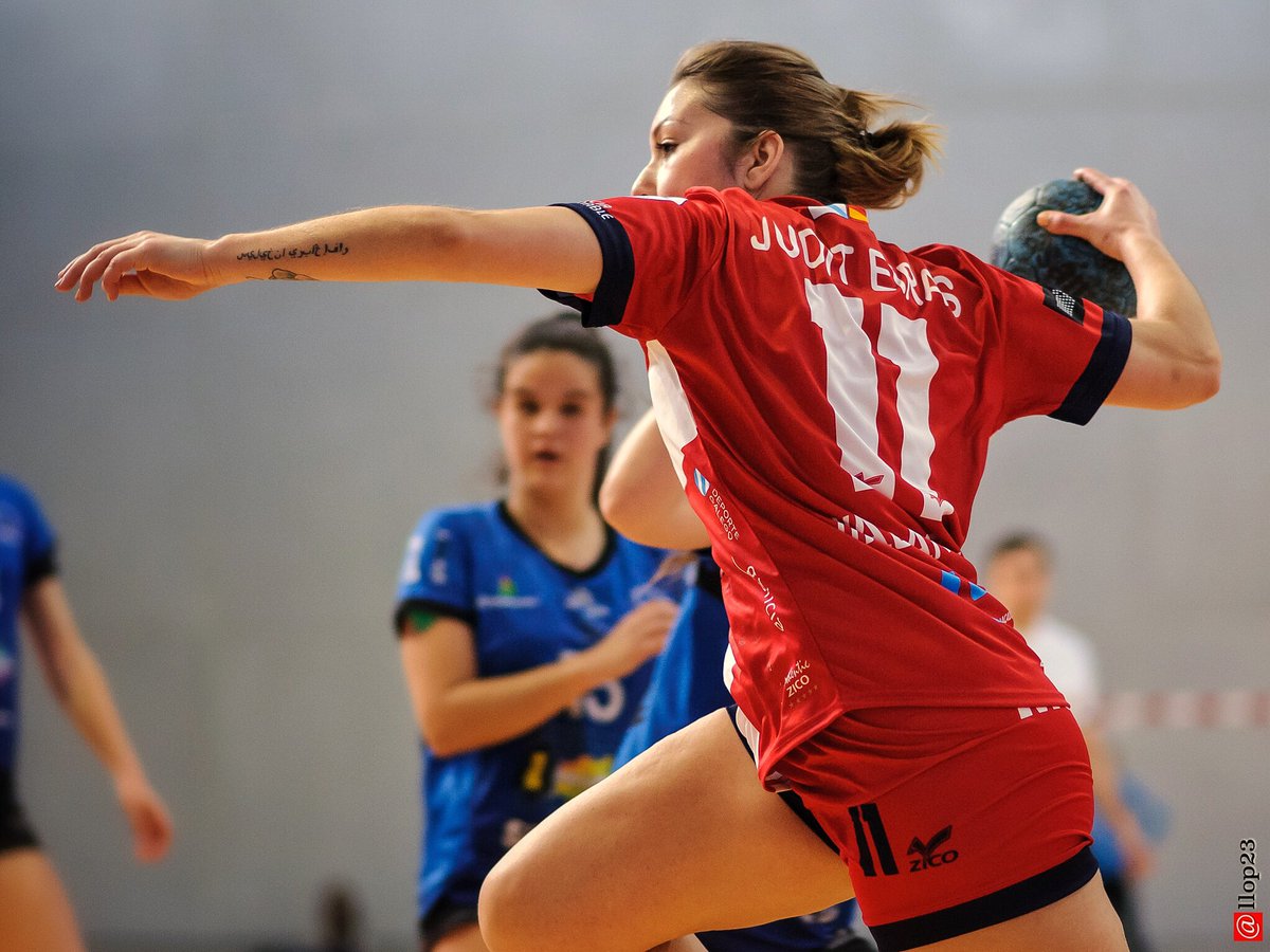llop23's tweet photo. @atlbasauri vs @Atlguardes_ofic 

#Balonmano #AscensoDHPlataFem #Siero #Asturias 2/2 https://t.co/ljrTHsmIsa