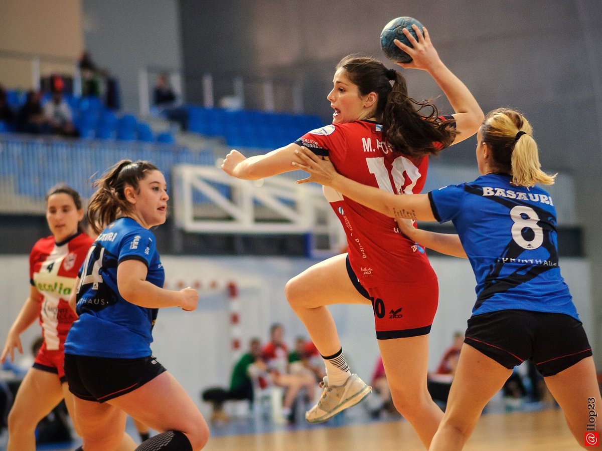 llop23's tweet photo. @atlbasauri vs @Atlguardes_ofic 

#Balonmano #AscensoDHPlataFem #Siero #Asturias 2/2 https://t.co/ljrTHsmIsa