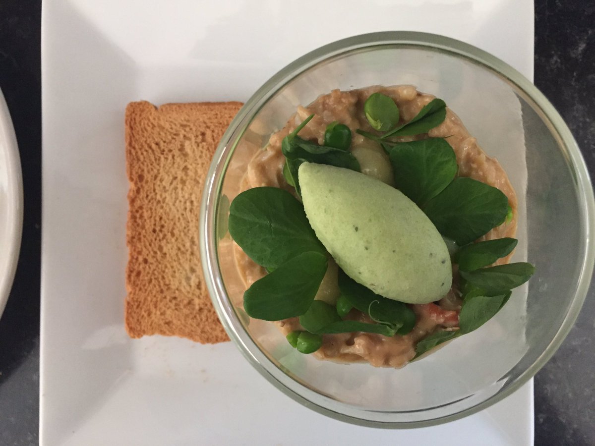 dbleach1803's tweet photo. Sunday lunch starter: pea panna cotta, dressed crab, pea and mint ice cream, brown crab toast #food #foodporn #peas #crab #sundaylunch https://t.co/YPZ7xT0Ebj