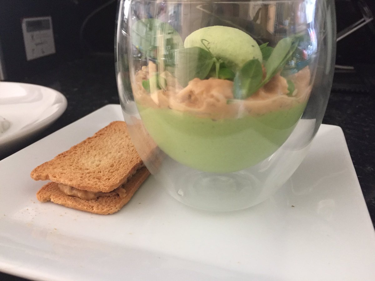 dbleach1803's tweet photo. Sunday lunch starter: pea panna cotta, dressed crab, pea and mint ice cream, brown crab toast #food #foodporn #peas #crab #sundaylunch https://t.co/YPZ7xT0Ebj