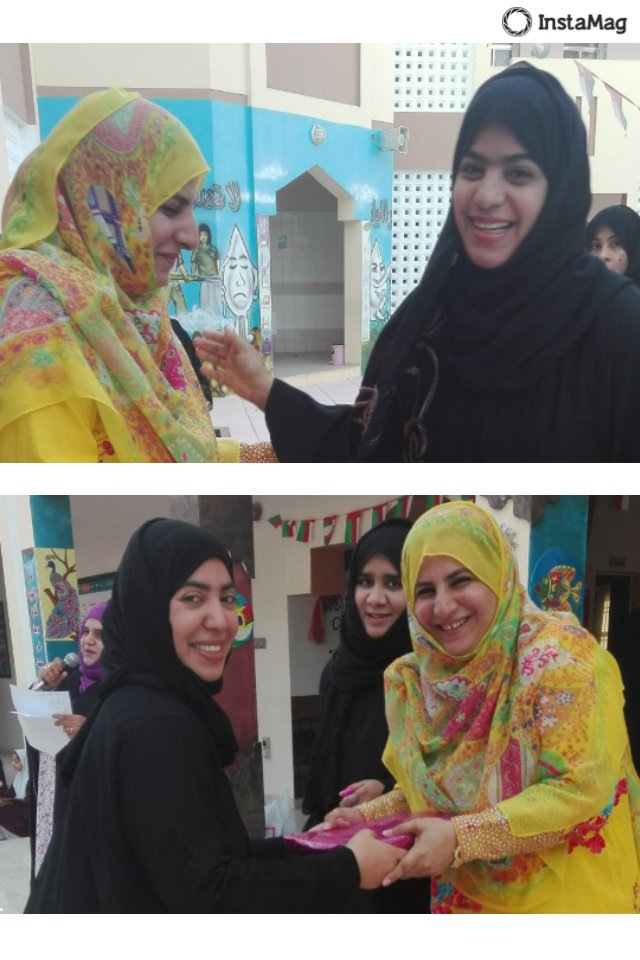 منسقة المجال الثاني أ/حنان الريسي تكرم معلمات المجال لإبداعهن طوال العام الدراسي وتشكر جهودهن المتواصل لتسهيل الرموز الرياضية .. دمتم بود