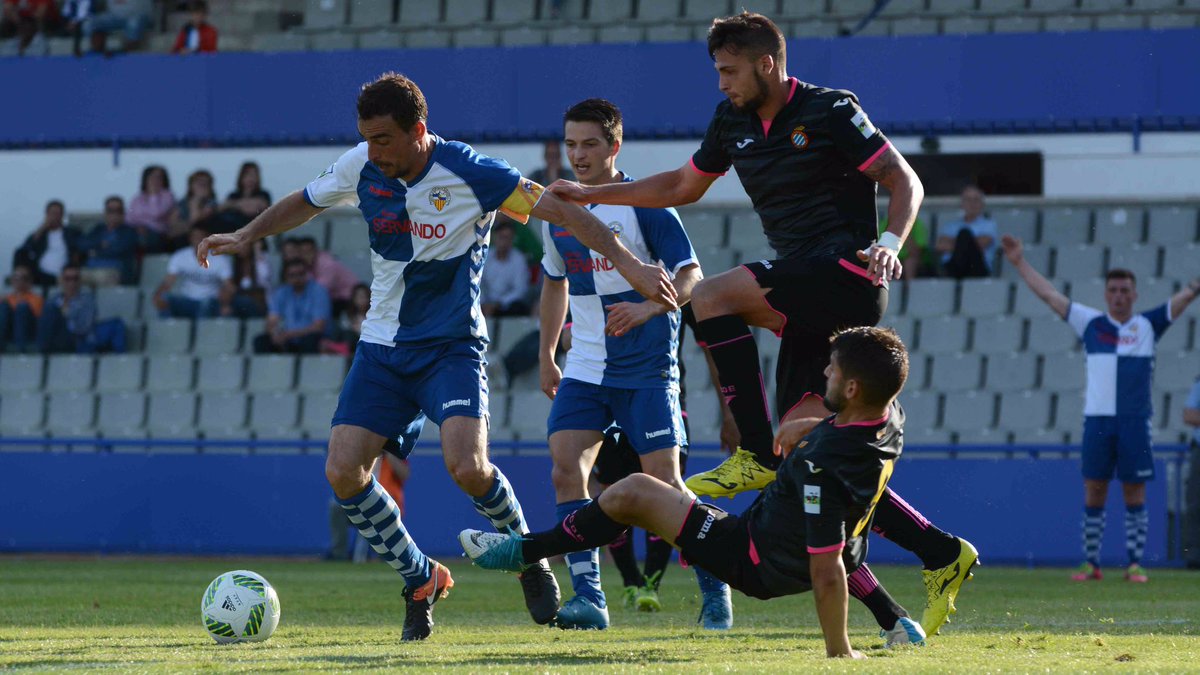 CESabadell's tweet photo. Final al temple! Acabem la temporada guanyant al temple amb vosaltres!
@CESabadell 3-2 @RCDEspanyol 'B'
#somCES https://t.co/d7HZKogGTe