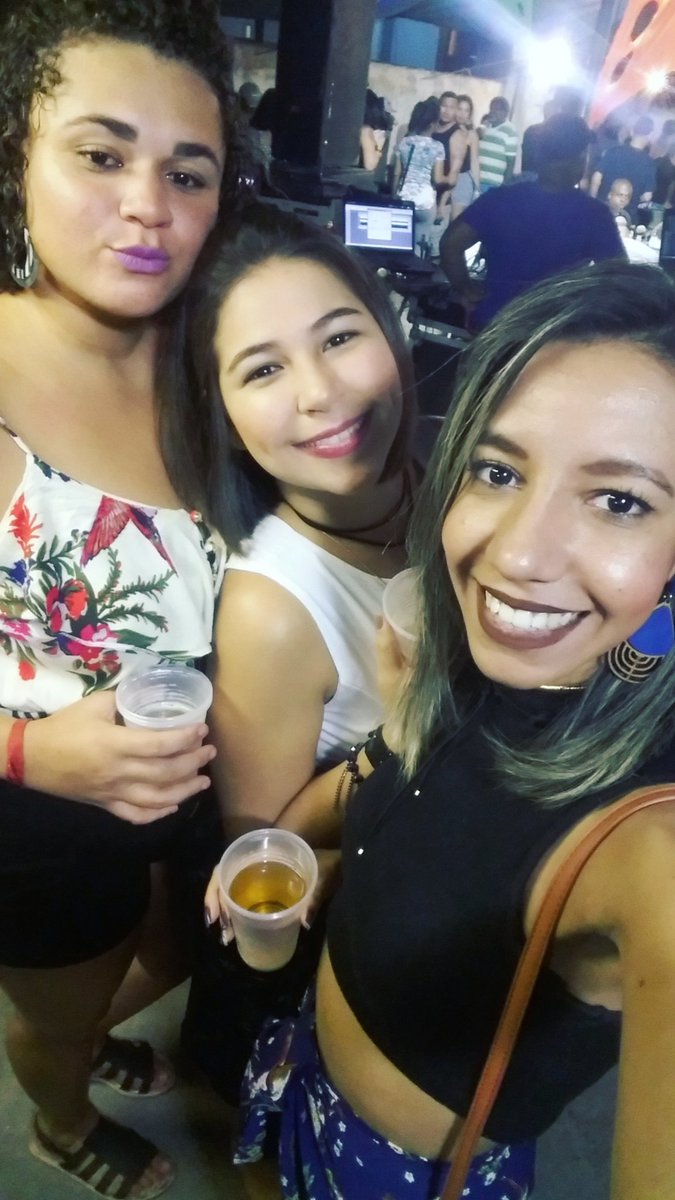 Marii_dinhaa's tweet image. Minhaaaas gatas @raybarboza1 @juulianeoli  ❤😍❤ 🍻👏💃
#Girls #Foramvistas #Sambadeamigos #Namelhorforma