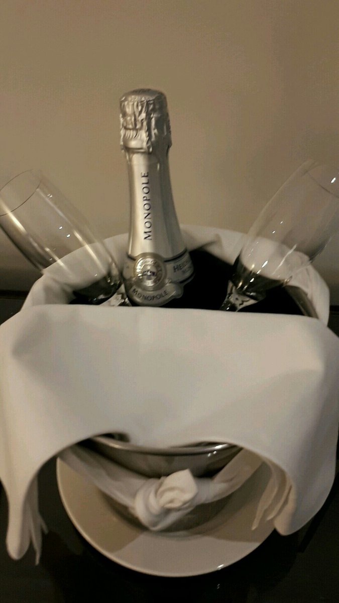 OutOfOfficeMag's tweet photo. Thrilled to be @HiltonNewsroom #Warldorf Thanks for the champagne! https://t.co/JZJwz9MqWK