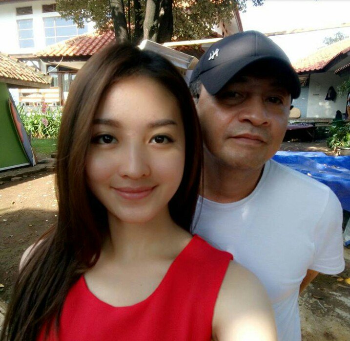 wilonanatashya's tweet photo. With pak sut.@AkbarBhakti 
Gabungin wilona di anak langit dong om. https://t.co/9mAfTdBgrc