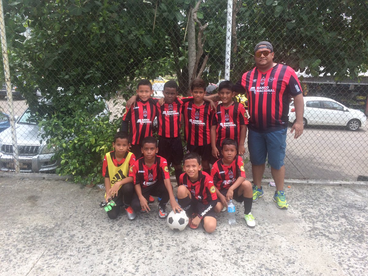 sportingsmfc's tweet photo. Nuestros #Rojinegros de la #Sub11B caen contra Chorrillo 0-8 en Los Libertadores https://t.co/GnfzCJgajO