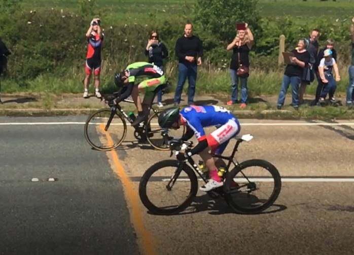 Now THAT'S a close finish 👌 <a href="/STRADASPORT/">STRADA SPORT</a> <a href="/VCBaracchi/">Velo Club Baracchi</a> #kenwright #errl #roadrace #colchester