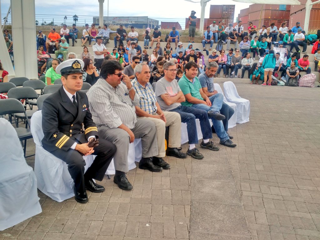 MindepTarapaca's tweet photo. Seremi @johann1980 y Director @_RobertoU_ asisten a premiación de 35° versión de Travesía Nado Con Aletas Glorias Navales 2017 @MindepChile https://t.co/GNH0qYaEB9