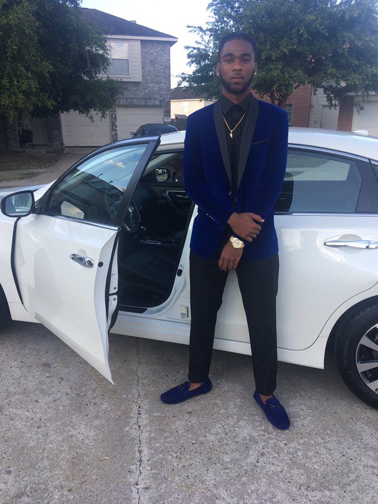 ZaytheRB's tweet photo. #Caneboy #Prom2k17 ๐คค https://t.co/lHwMV82hRn
