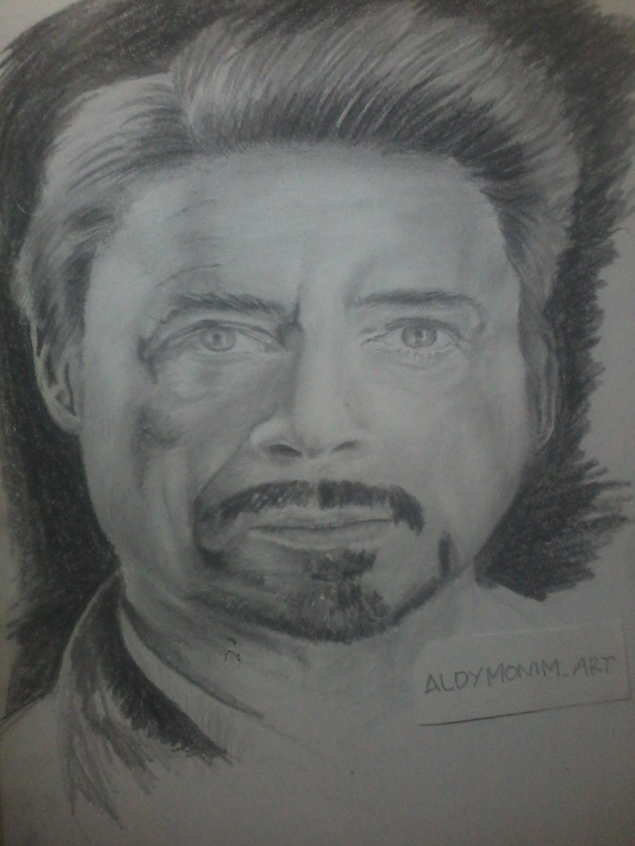 Alldesign19's tweet photo. Robert Downey finish with pencils and charchoal on paper! 
drawing by Me :)
#RobertDowneyJr #drawings #DrawingStudy_id #Pencildrawing #art https://t.co/2TQjAuixml