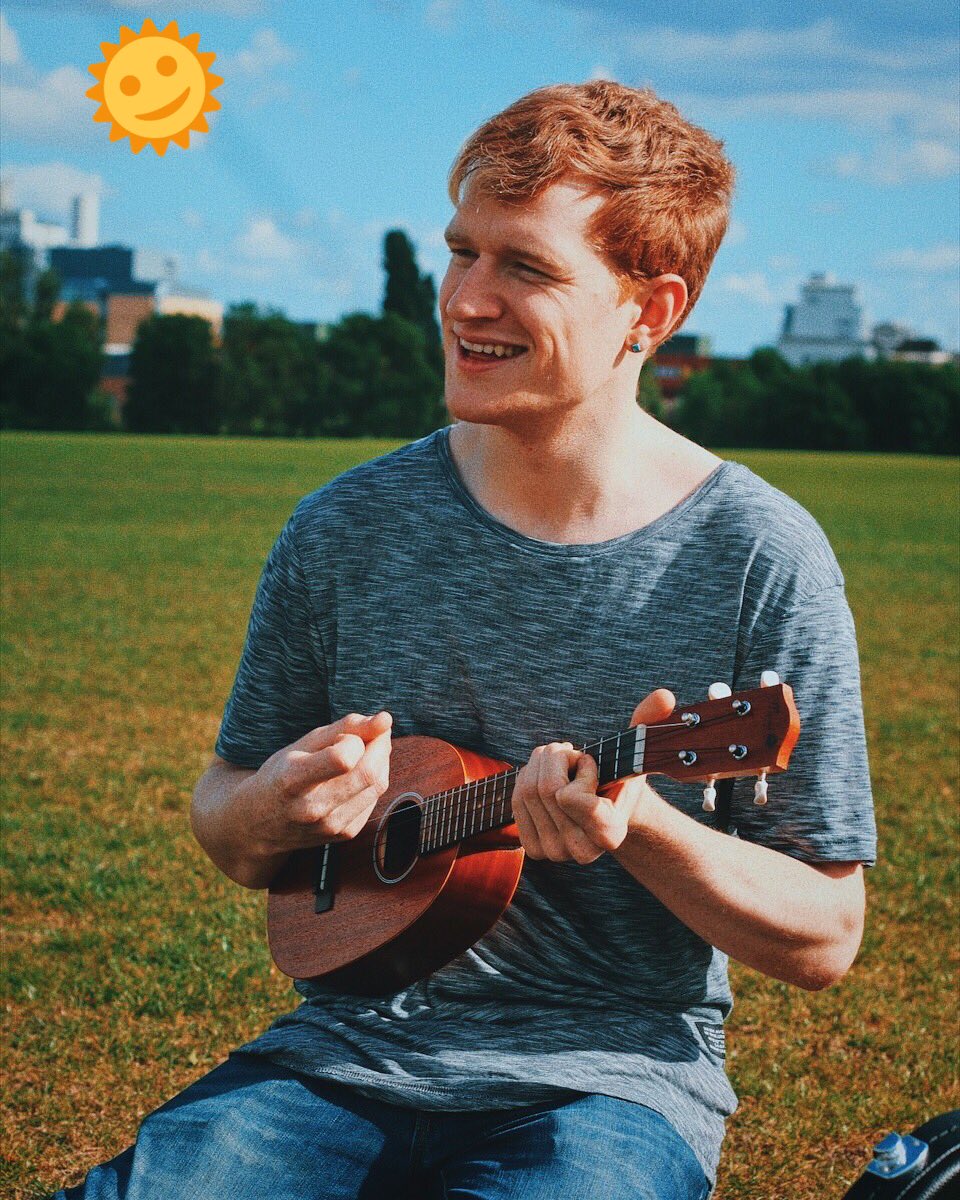 LukeCutforth's tweet image. spent a sunny day playing ukulele in the sun with frondz 🌞 happy ☺️