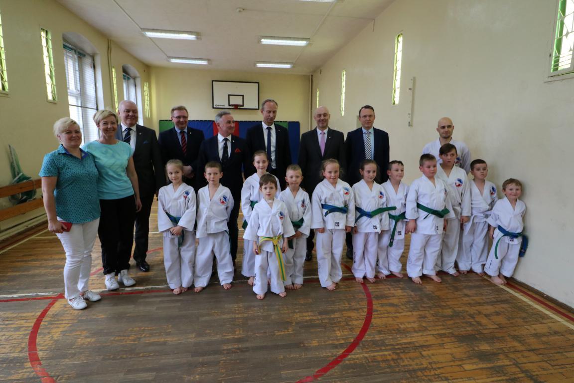 brzegpl's tweet photo. Wiceminister sportu Jan Widera odwiedził Brzeg https://t.co/vhBhbb2eOK #Brzeg @MSiT_GOV_PL https://t.co/dcxtapLIVw