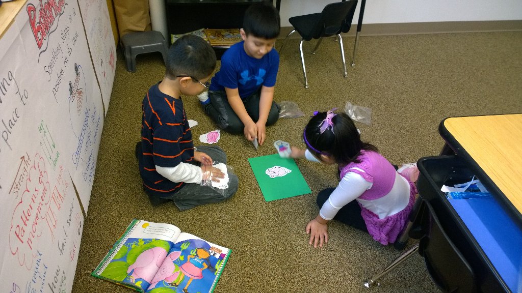 AgenoFirstGrade's tweet photo. They loved acting out this weeks story, "The Sleeping Pig," using their puppets👏 https://t.co/ihvOjWnmhG