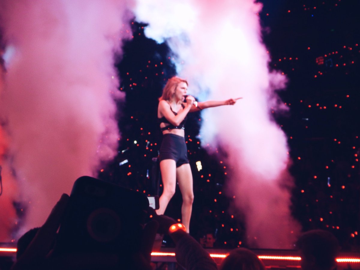 lostintay's tweet image. #taylorswiftmadetaylorswiftfamous