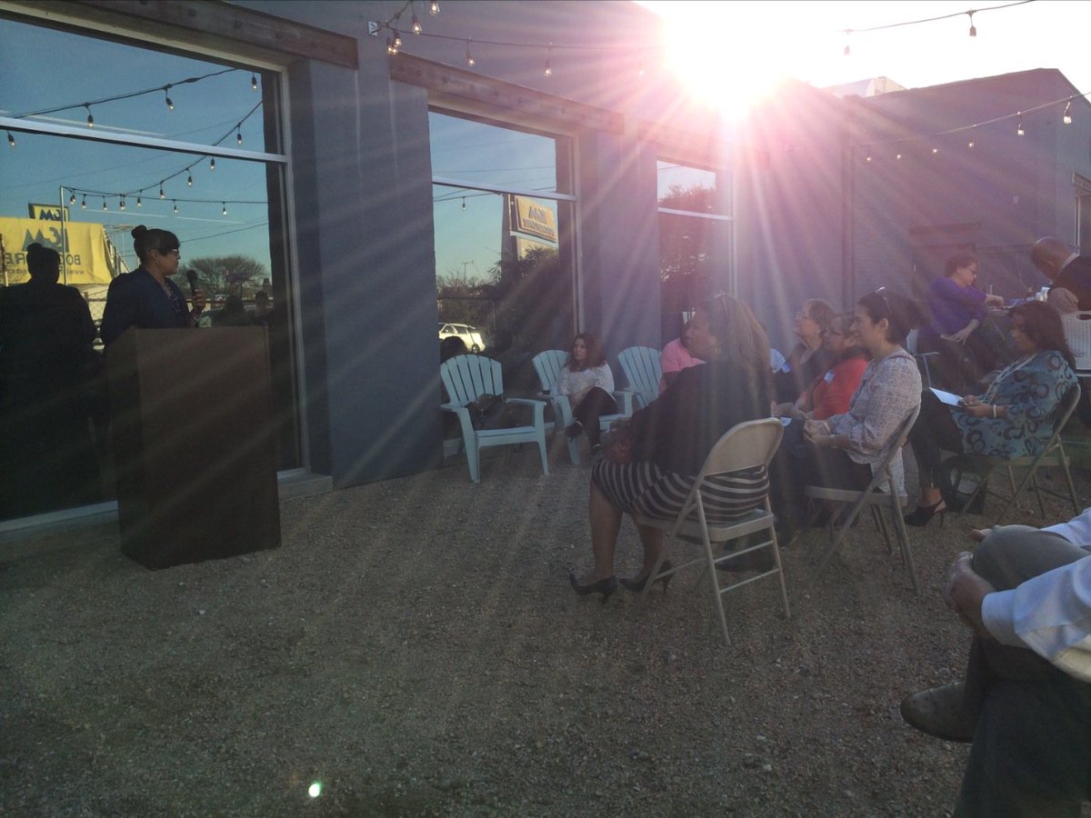 webheadsa's tweet image. Leveraging technology tips by @urconnection! #sastartupweek #MinoritiesInTech #SanAntonio