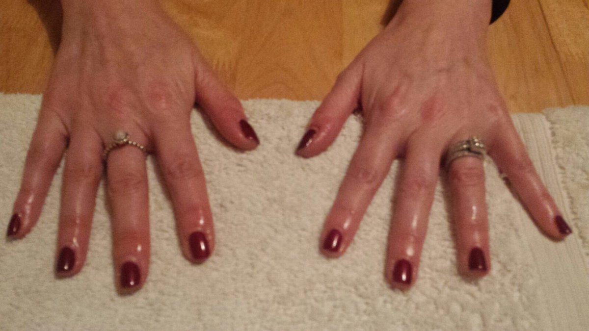 MakeMeGlam_'s tweet photo. Valentine's red nails #shellac #beauty #ValentinesDay #red #love #nails #glamorous #london #essex #mua https://t.co/aJIb8aj3QD