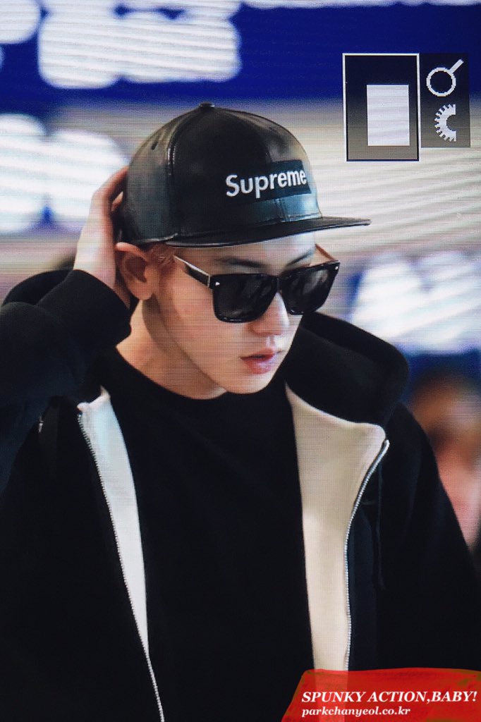 chanyeolit's tweet photo. 160211 댈러스 공항 찬열 / 🕶🕶🕶 https://t.co/ceh0xtdIA0