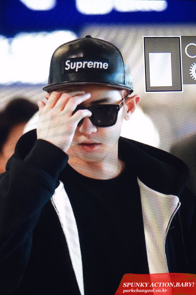 chanyeolit's tweet photo. 160211 댈러스 공항 찬열 / 🕶🕶🕶 https://t.co/ceh0xtdIA0