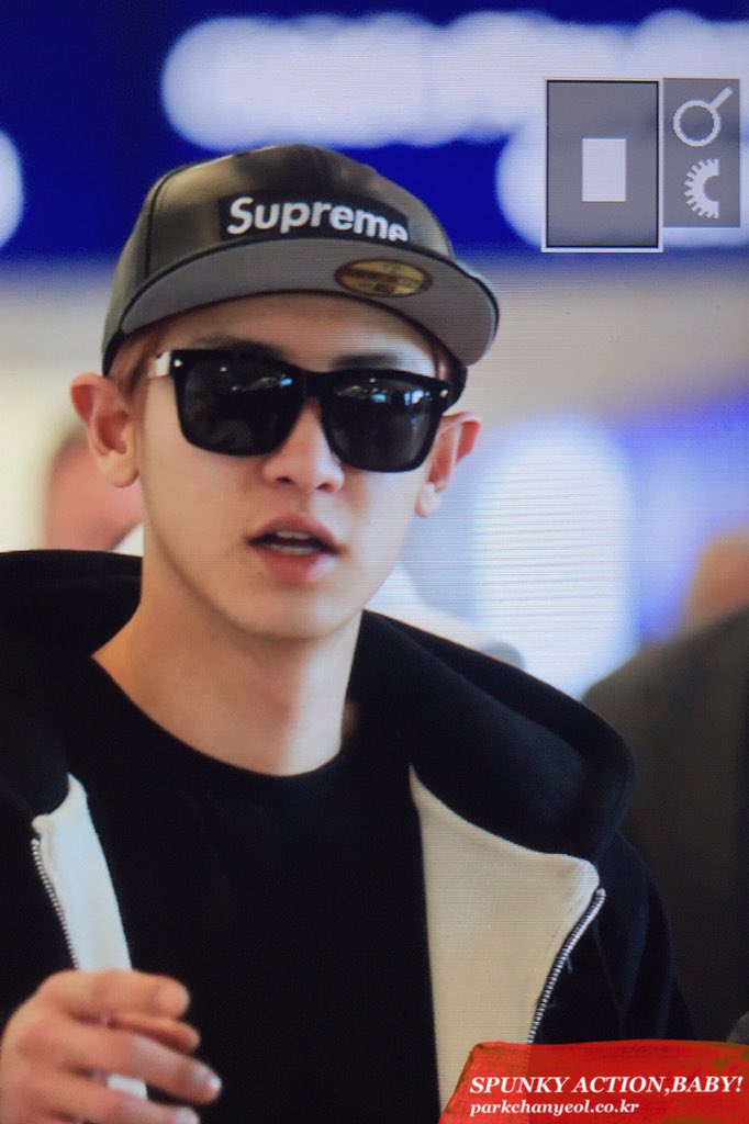 chanyeolit's tweet photo. 160211 댈러스 공항 찬열 / 🕶🕶🕶 https://t.co/ceh0xtdIA0