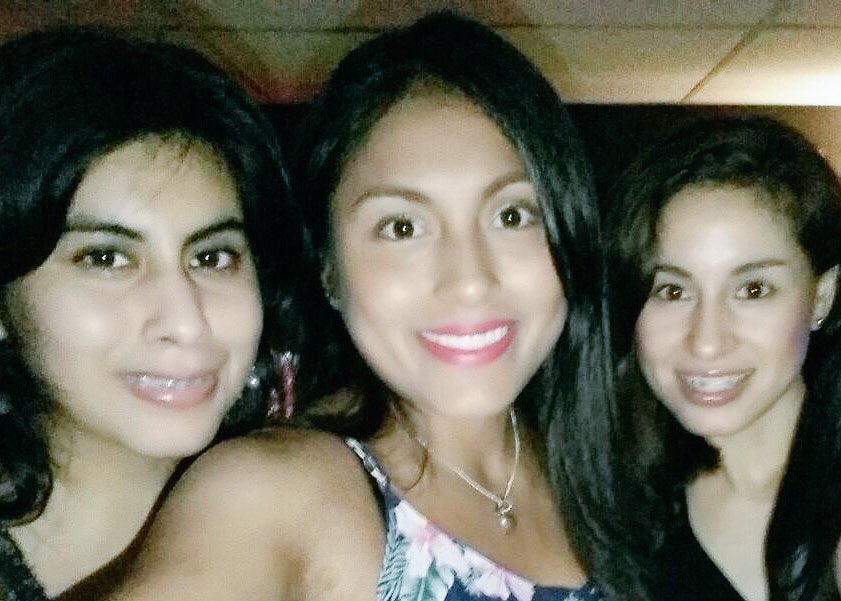 HNedda's tweet photo. Amigas=hermanas! 😊😍 https://t.co/2lBJAntEDE
