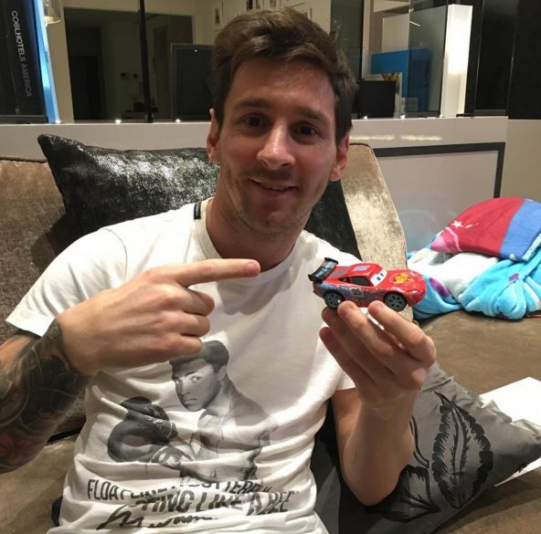 marca's tweet photo. El nuevo 'Ferrari' de Messi https://t.co/4WDJvlrT8T https://t.co/8qOS2gfFI4