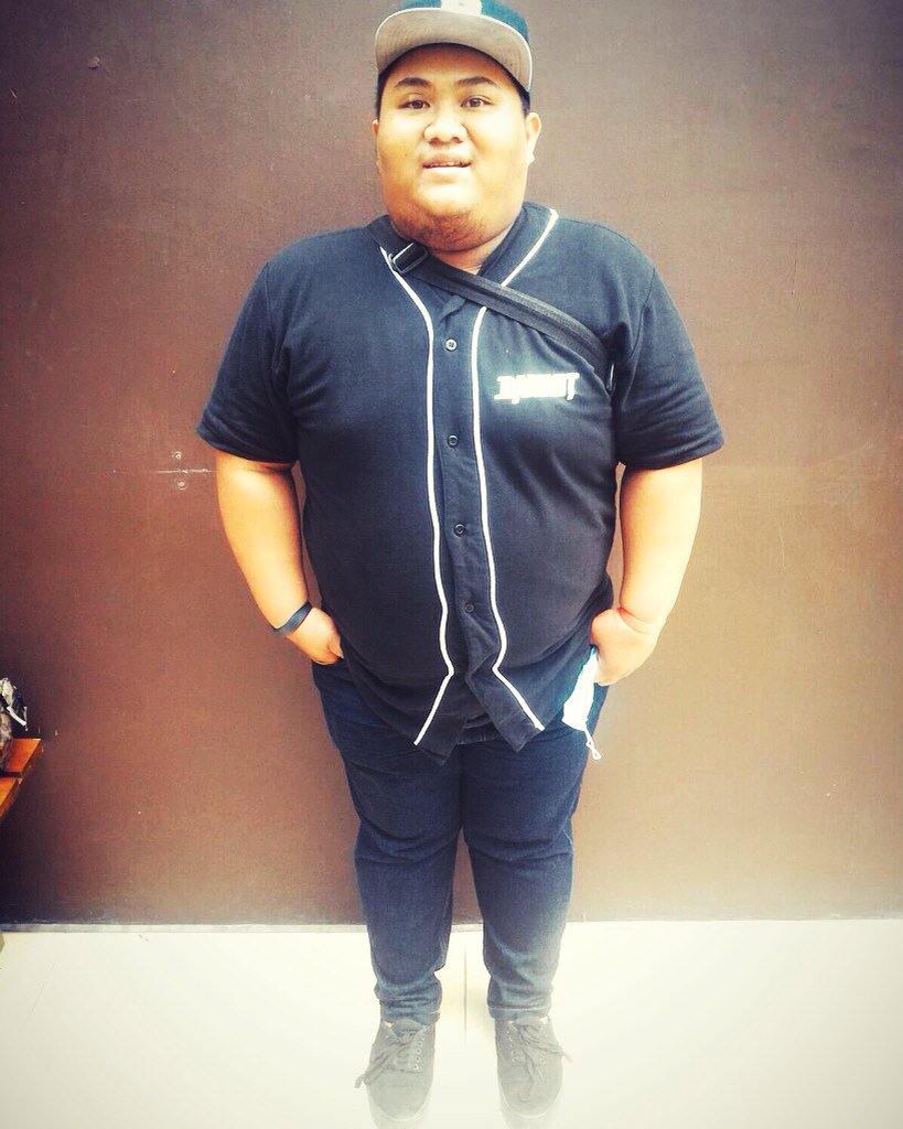 BonarRCB's tweet photo. @IMS_NET jersey baseball,celana denim,vans shoes and snapback seragam manggung favorit &amp; nyaman #IMS_GAYABERPAKAIAN https://t.co/rWqxd2QoLW