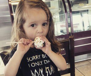 PreciousLilCope's tweet image. •Is it too early to eat this? No way am I eating dinner first! ❤️
•Copeland Quinn RP account
•#OpenRP #OpenDMs
•RT?