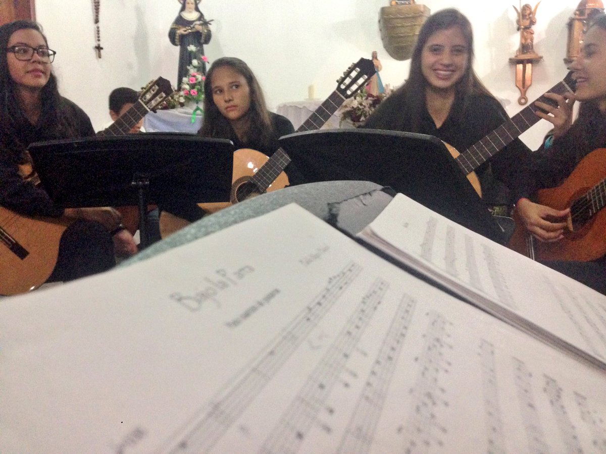 OrqTjim's tweet photo. Previo al concierto de la Orquesta de Guitarra "Corazón musical del Táchira" @SistemaTachira #ElSistemacumple41 https://t.co/PmQKIbfBDc