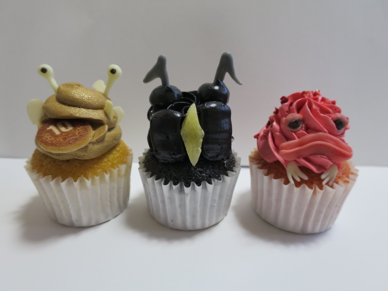 おまる 浜松町駅 ウルトラの母スイーツ工房で ピグモン ゼットン カネゴンのカップケーキを買う かわいい エレキングも買えばよかった T Co 3cfwl7tqx4 Twitter