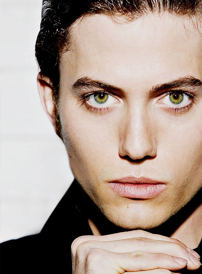 Selection_RPG's tweet image. OPEN CHARACTER:
Elliot Piaria,husband of Kriss Ambers
FC:Jackson Rathbone