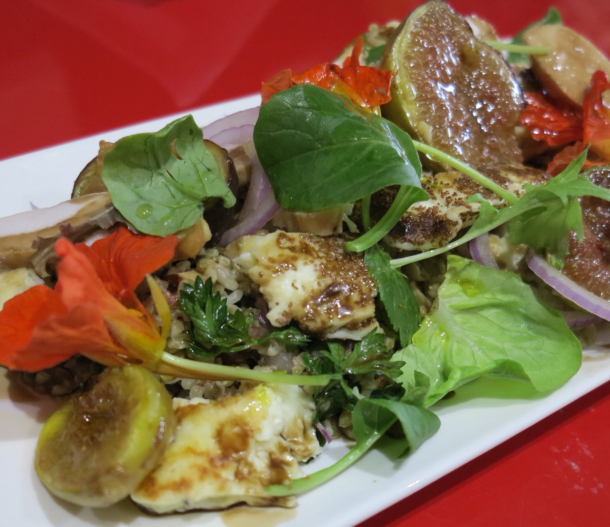 Freekeh, chicken, halomi salad, grilled fig, caramelised fig &amp; pomegranate balsamic drizzle #richglencafe