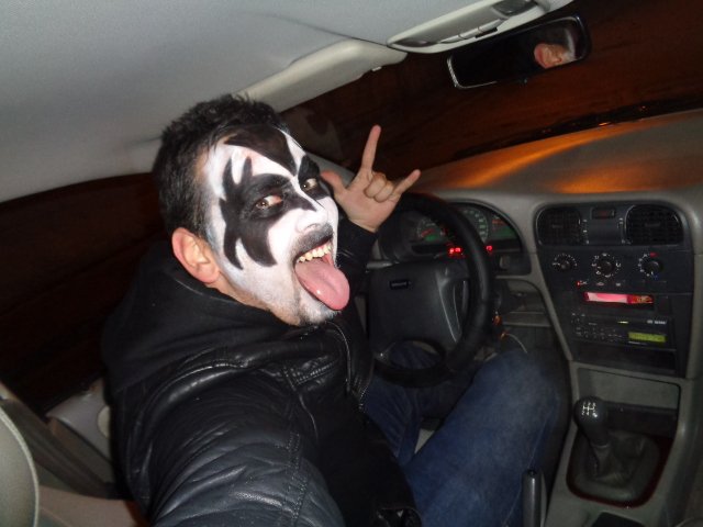 MoisesRomeroCl1's tweet photo. CUIDADO PELIROCK AL VOLANTE!!#LlenoPorFaRock
Aqui mi #Autoretrauto escuchando @RockFM_ES alegrando mis noches frias https://t.co/HyUkDGRTu8