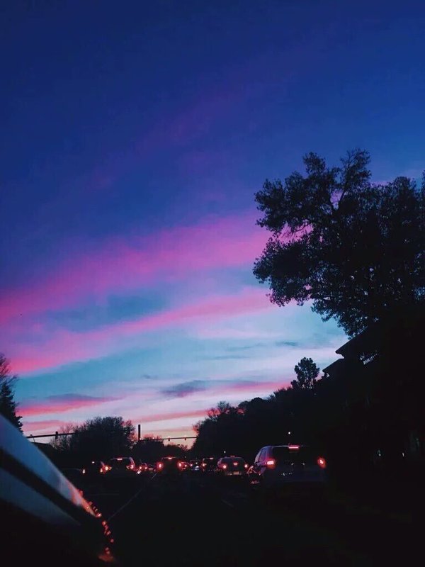 CollegeAppareI's tweet photo. night drives &amp; chill https://t.co/EupzvvFSkI