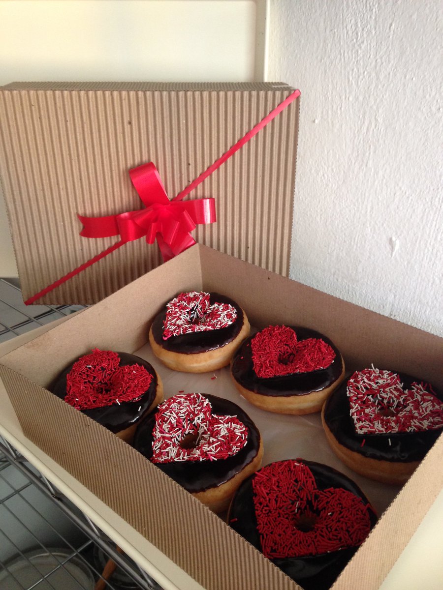Ven a Mr. Donut y has tus pedidos de donas enamoradas para este Domingo 14 de Febrero