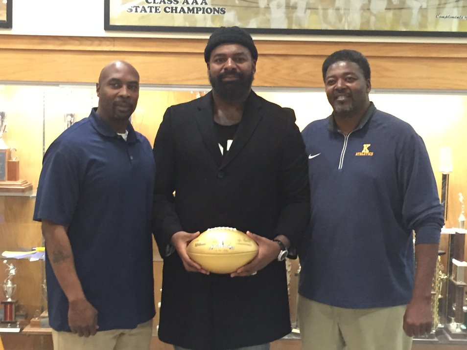 ReggieWLTX's tweet photo. Former WJ Keenan grad Tony McDaniel headlined the NFL's Golden Football ceremony at his alma mater. https://t.co/1Qb1p7qDHW