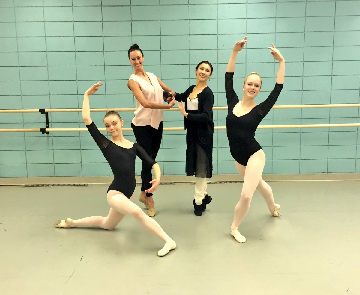 clahanna's tweet photo. Former Prima Ballerina @ChanHonGoh gives us some tips to be On Pointe tonight on @Dinner_TV! 👯🙆🏻 #yeg https://t.co/QzGpa9r0PI