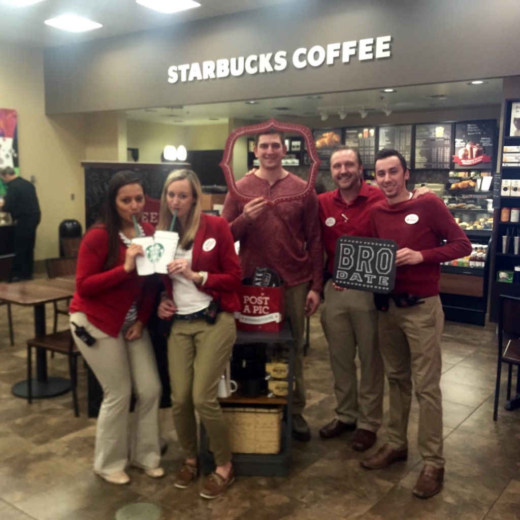 AmandaSully01's tweet image. Super cute #StarbucksDate with the #bestteaminretail . We love @Target and @Starbucks #TargetLoveNotes #oneteam