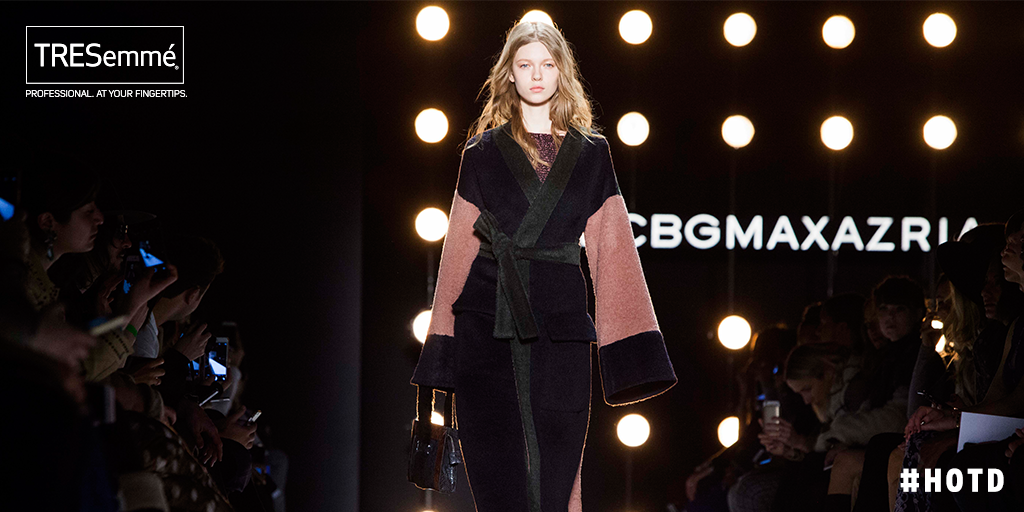 FashionWeek's tweet photo. Today’s #HOTD? The effortlessly tousled bedhead waves at @BCBGMAXAZRIA. #NYFW | #TRESnyfw https://t.co/wwgfHIjkNi