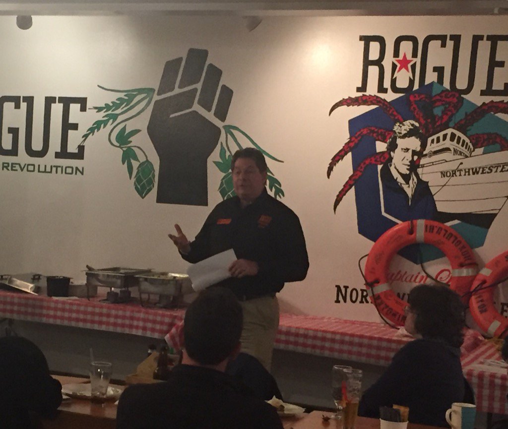 RAINcatalysts's tweet photo. Mark Lieberman #RAINCorvallis #OSUAdvantage discusses networking tips at Pubtalk #StartupLinCo https://t.co/EfP6vlLR6j